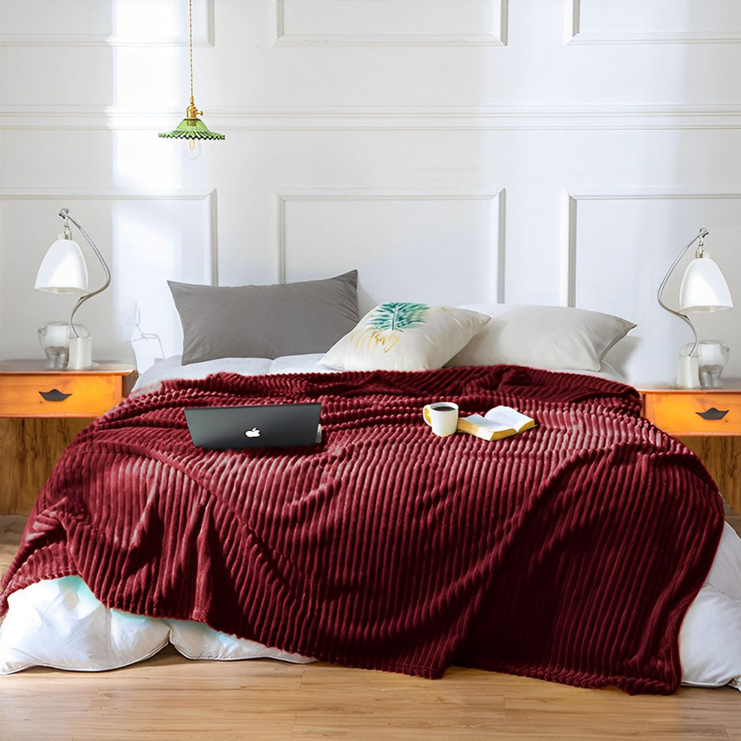 Throw Blanket Knitted Striped Pattern - Burgundy