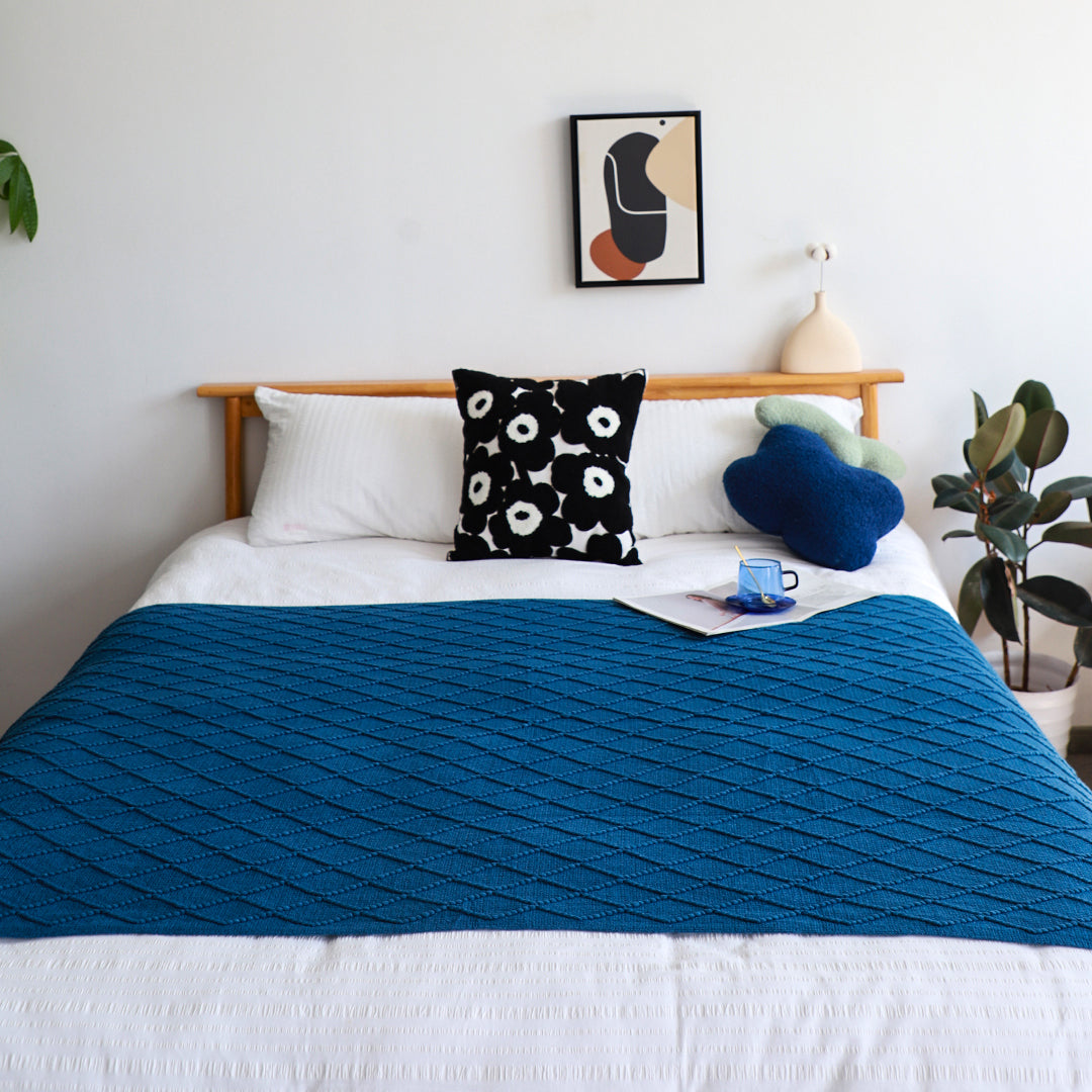 Throw Blanket Diamond Pattern Knitted Throw with Tassels - Royal Blue